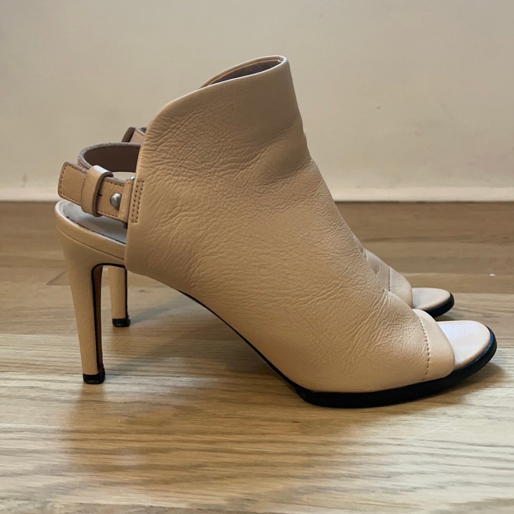 Gorgeous Vince Leather Heels